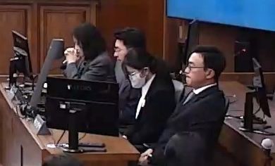 고개 숙인 김건희 여사