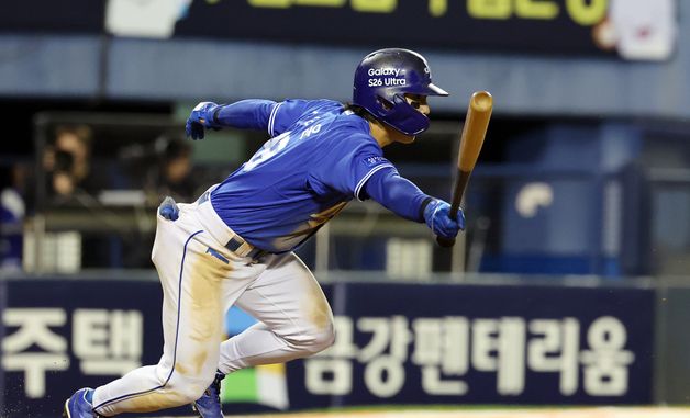 역전 적시타 치는 김성윤