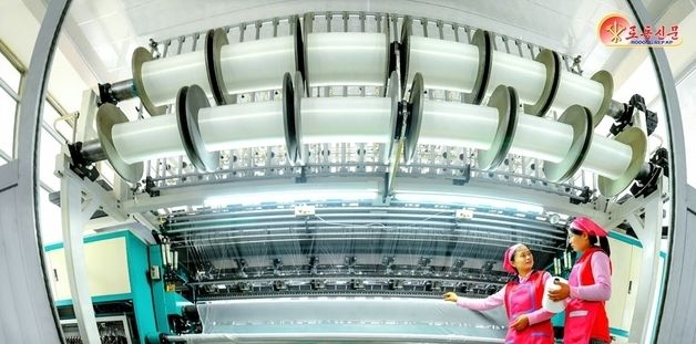 北 선교편직공장 노동자들, 의류 생산 박차