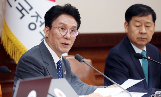 임시국무회의 모두 발언하는 김민석 총리