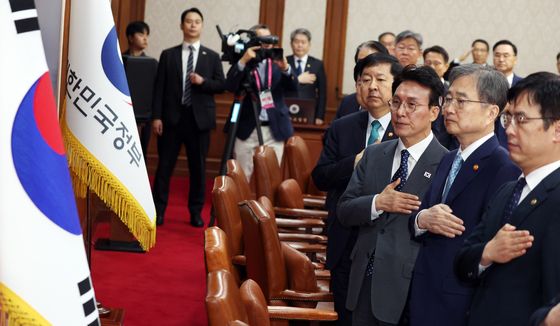 국기에 대한 경례하는 국무회의