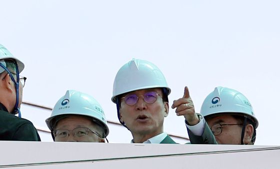 김민석 총리, 주택공급 현장점검