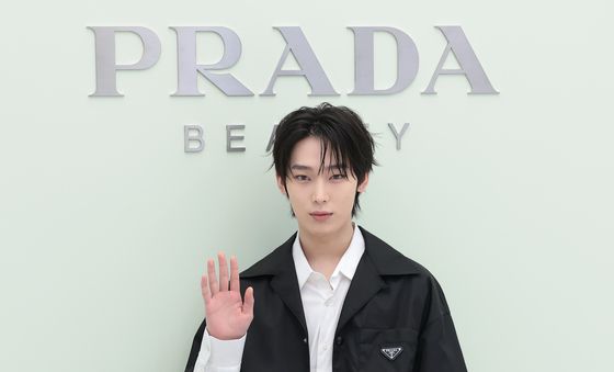 선우, 부드러운 손 인사