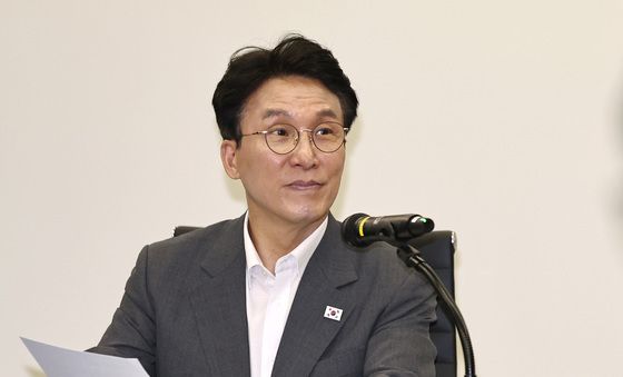 주택공급 현황 보고받는 김민석 국무총리