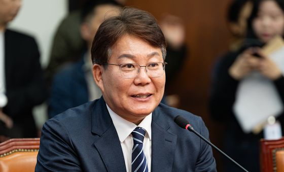 인사말하는 변성완 민주당 부산시당 위원장