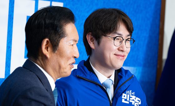 민주당 푸른 점퍼 입은 하정우 전 청와대 AI미래기획수석