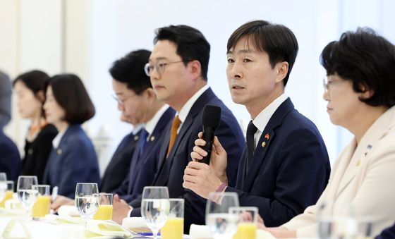 발언하는 한창민 대표