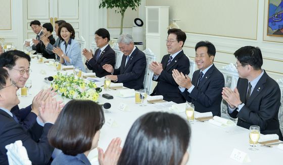 비교섭단체 및 무소속 의원 초청 오찬 간담회 참석한 이재명 대통령