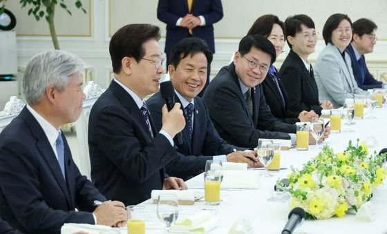 비교섭단체·무소속 의원 초청 간담회 참석한 이재명 대통령