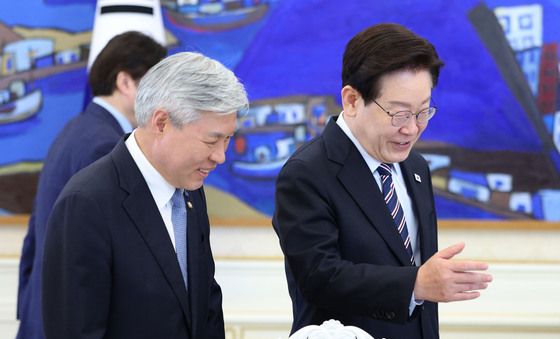 입장하는 이재명 대통령