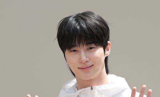 변우석, 반짝반짝