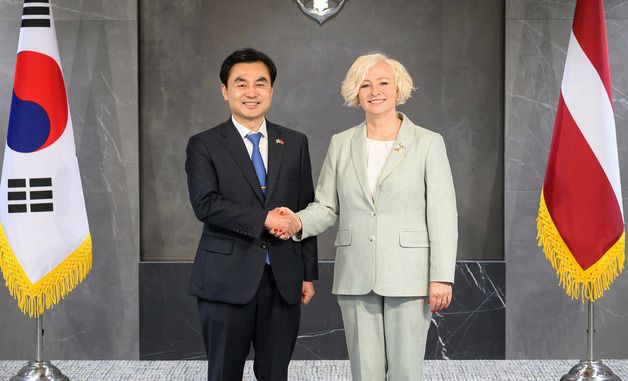 안규백 장관, 라트비아 국회의장 접견