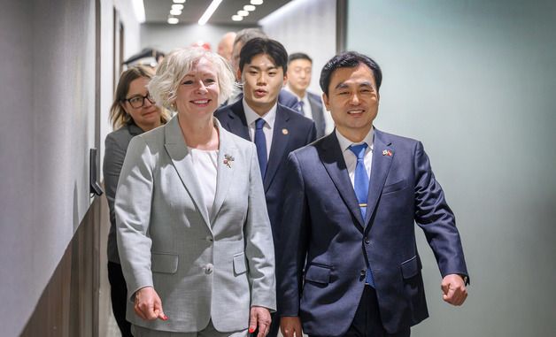 안규백 국방부 장관, 라트비아 국회의장 접견