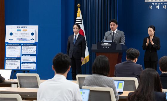 '공직역량 강화' 핵심성과 및 추진계획 발표하는 강훈식 비서실장