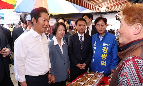 하남 덕풍시장 찾은 정청래·추미애·이광재·강병덕