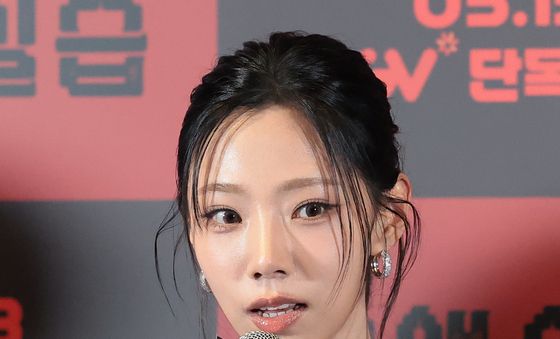 인사말 하는 이여름