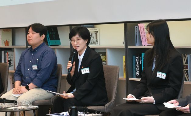 원면경 장관, '제1차 성병균형 현장 정책 제안 성평등 언박싱 토크' 참석