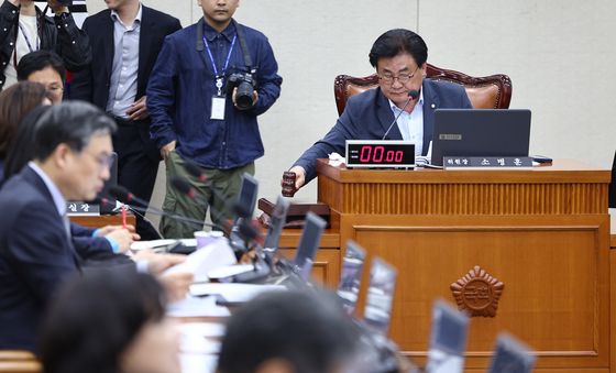 보건복지위 전체회의 주재하는 소병훈 위원장