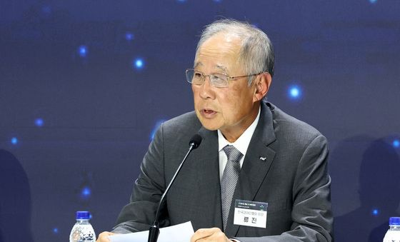 인사말하는 류진 한경협 회장