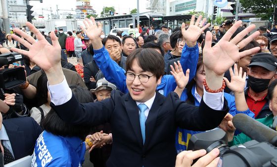 부산 구포시장 찾은 하정우 전 수석