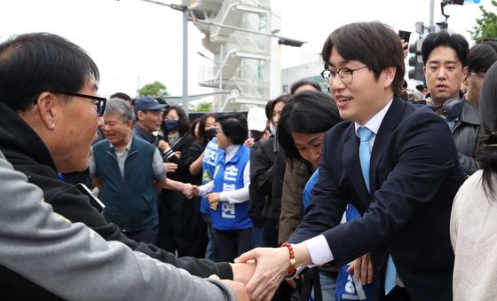 부산 구포시장 찾은 하정우