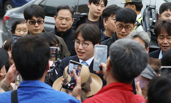 부산 구포시장 찾은 하정우 전 수석