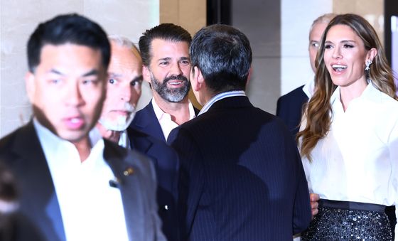 정용진 회장과 인사하는 트럼프 주니어