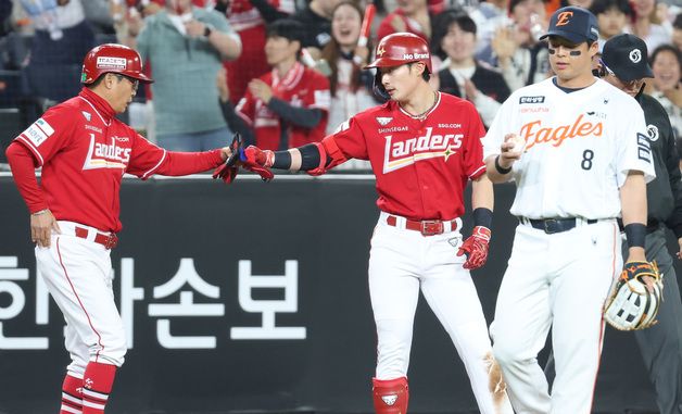 발야구 3루타 최지훈