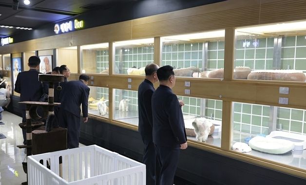 김정은 화성지구 현지지도 현장에 등장한 애완동물 시설