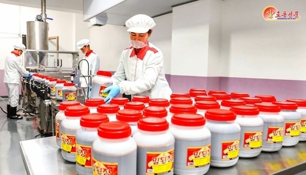 北, "맛좋은 식료품 공급"…곡산군식료공장 조명