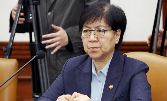 구윤철 부총리 발언듣는 정은경 장관