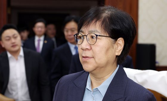 비상경제본부회의  참석하는 정은경 장관