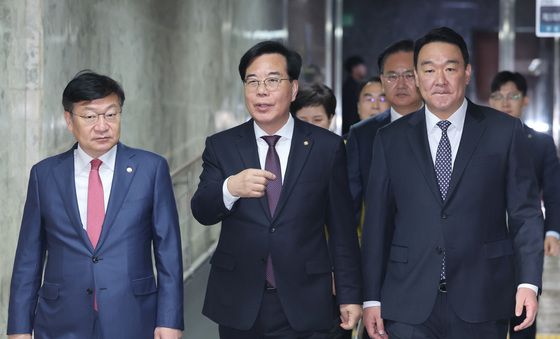 원내대책회의 참석하는 송언석