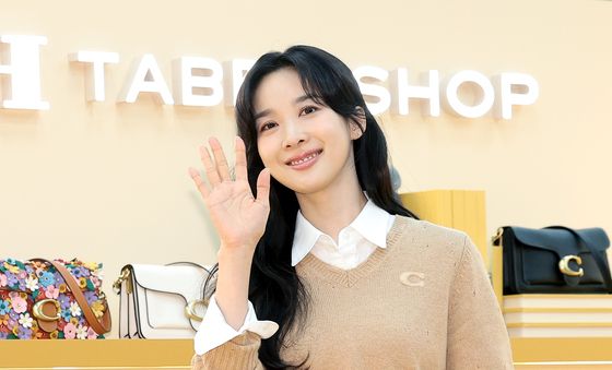 이청아, 봄꽃 미소