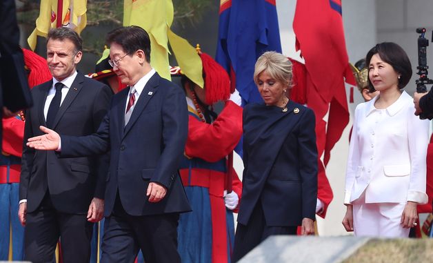 함께 이동하는 한·프랑스 정상