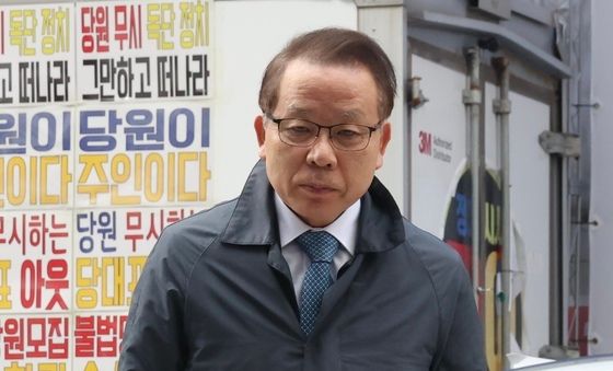 당사 들어서는 김이수 공천관리위원장