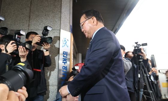 민주당사 들어서는 김부겸