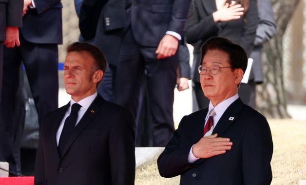 국민의례하는 이재명 대통령