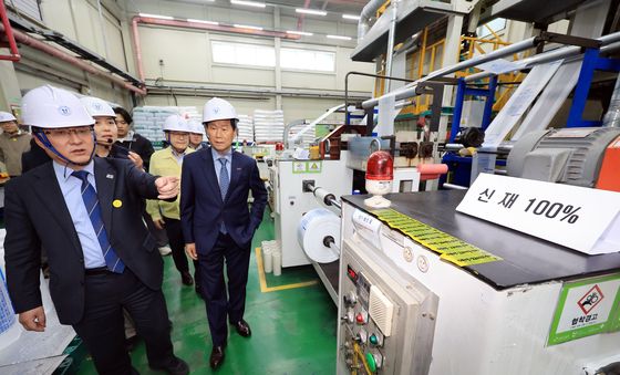 종량제봉투 수급 현황 점검나선 김성환 장관