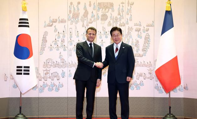 기념 촬영하는 한·프랑스 정상