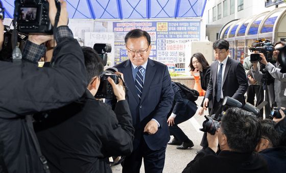 후보자 면접 향하는 김부겸 전 국무총리