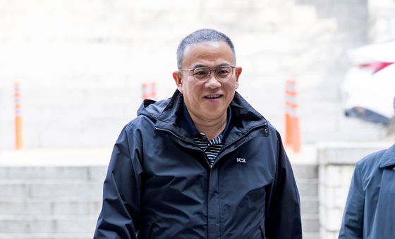 법정 들어가는 명태균