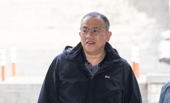 '여론조사비 대납 재판' 증인 출석하는 명태균