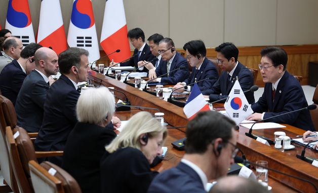 확대 정상회담 갖는 한-프랑스 정상