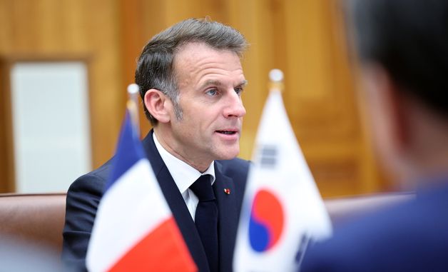 발언하는 마크롱 대통령