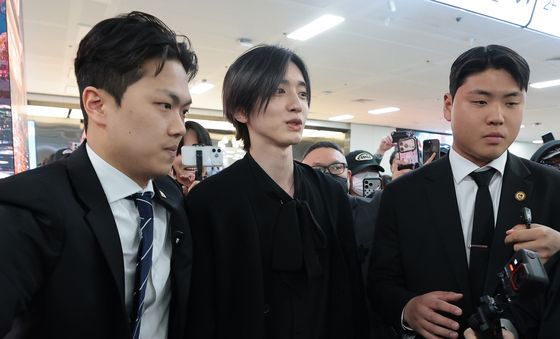 미치에다 슌스케, 팬들 환호 속 입국