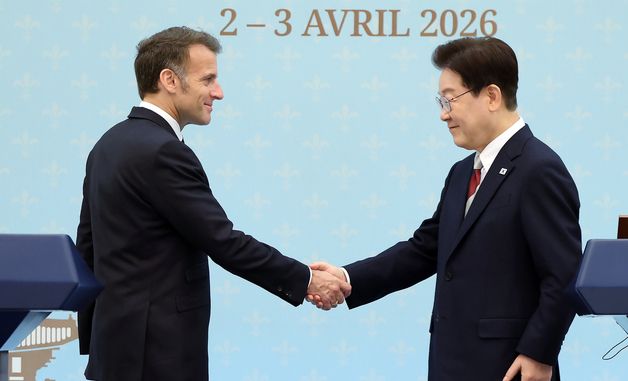 악수 나누는 한-프랑스 정상