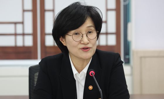 AI 성평등 전략 포럼 모두 발언하는 원민경 장관