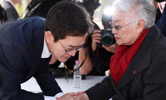 제주4·3 희생자 유가족과 대화하는 정원오 예비후보