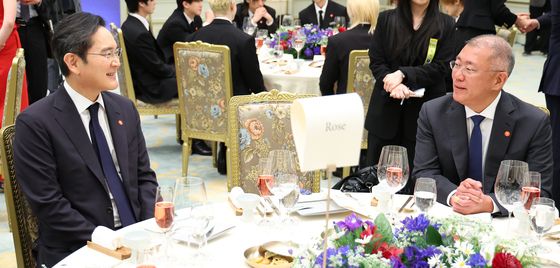 대화하는 이재용·정의선 회장